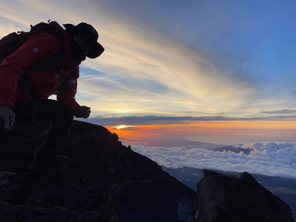 富士山登山、朝焼け